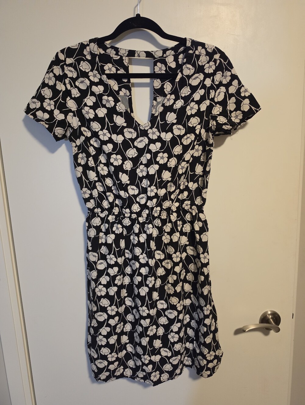 GAP Factory Keyhole Black And White Floral (Poppy) Short Sleeve Dress -Size S